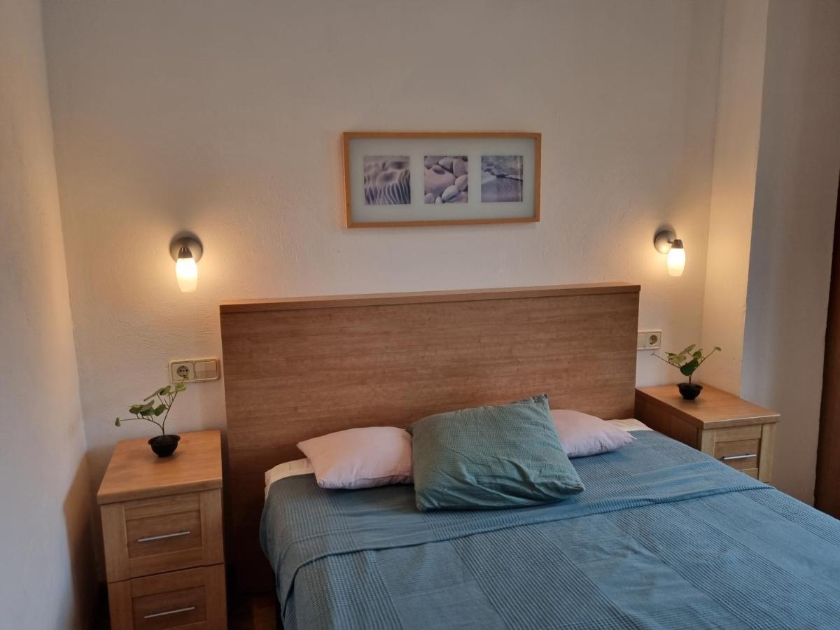 Apartment 17b01 - *